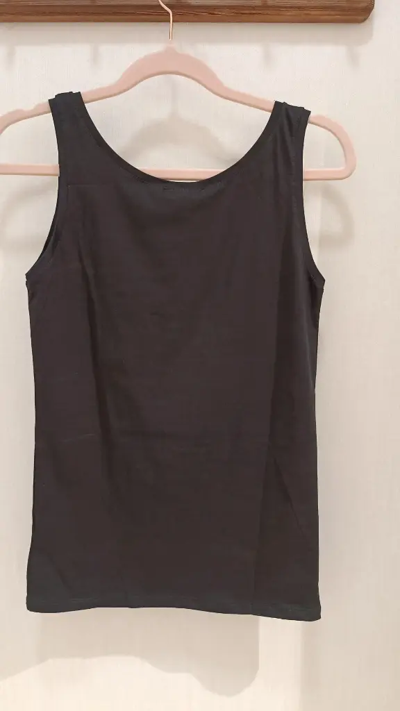 top besalu negro b.webp